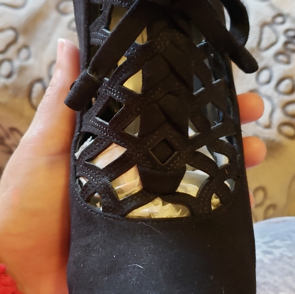 Shoes - Picture 5 of 5